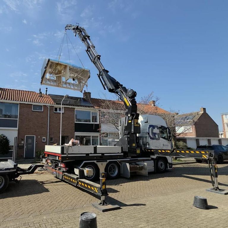 Plaatsing met kraan van prefab dakkapel